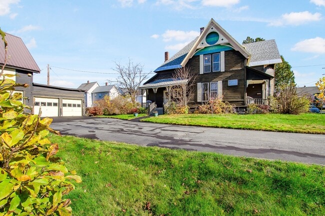 Building Photo - 19 Pine St