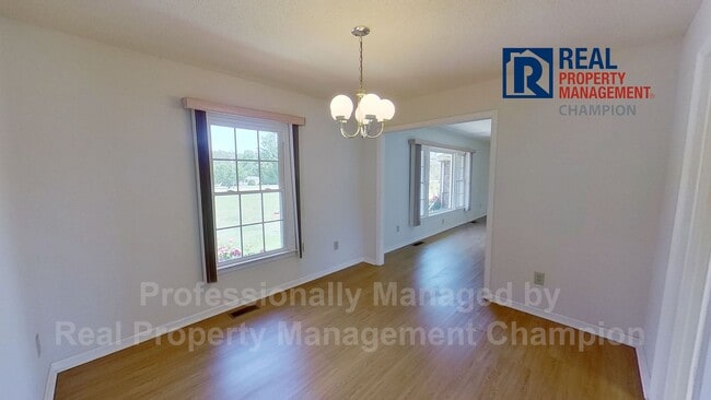 Building Photo - Spacious Ranch Home on 3 Acres