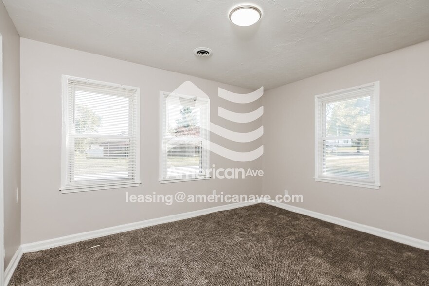 Building Photo - 649 Oakleaf Dr