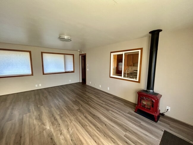 Building Photo - 606 Mead Ave