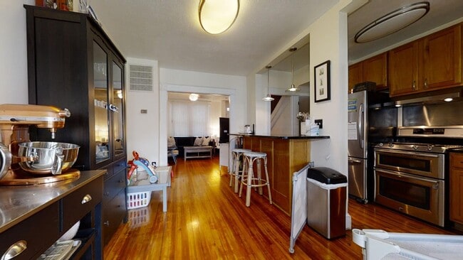 Building Photo - 1718 D St SE