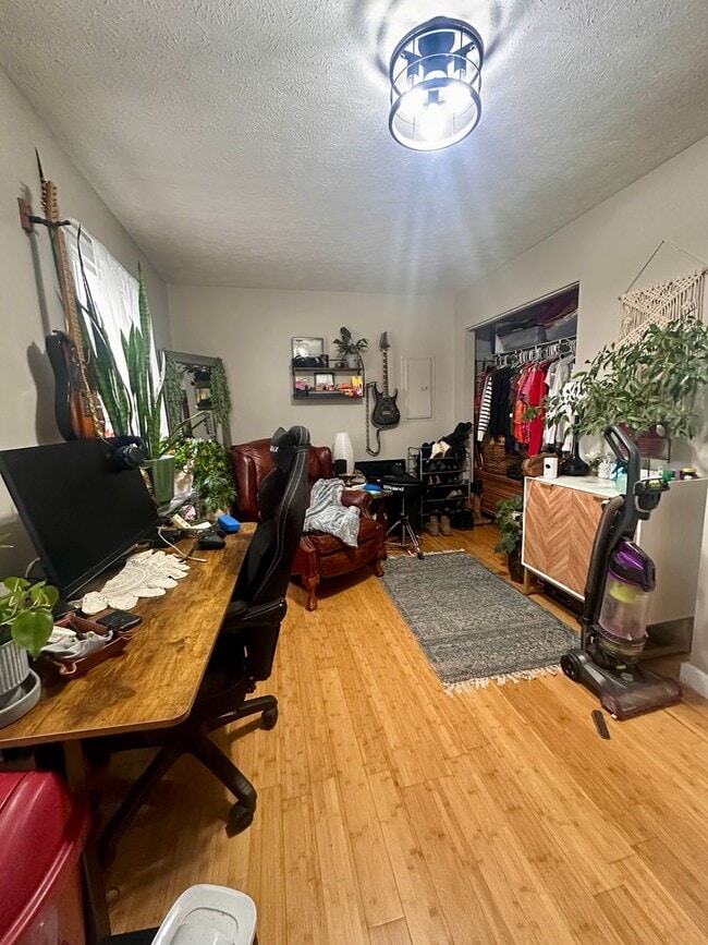 Building Photo - Charming Home in Radford