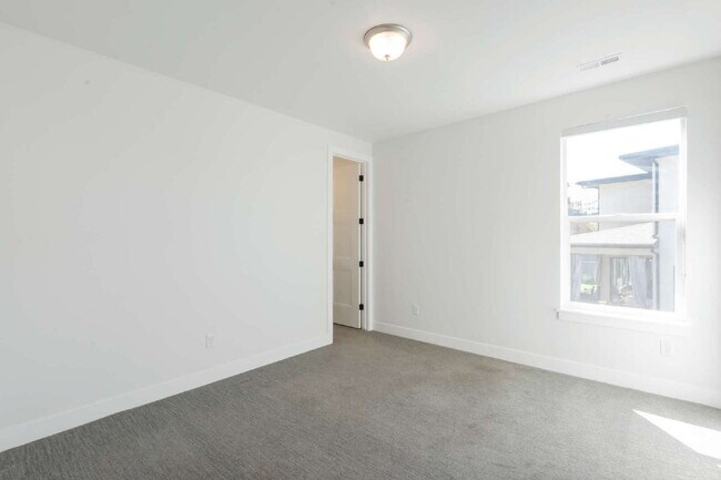 Building Photo - Traverse Mountain | SPACIOUS LIVING | 6 BED 4 BATH SINGLE FAMLY HOME