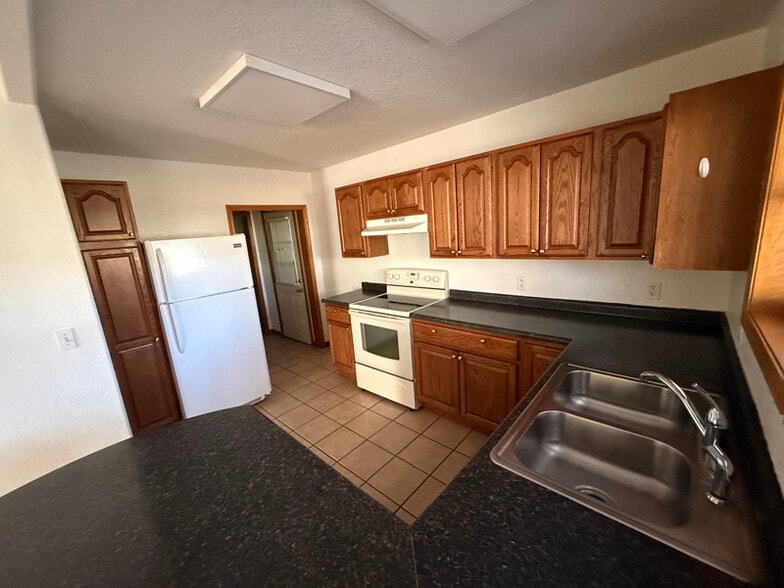 Building Photo - 403 W 3rd St