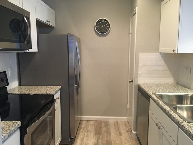Building Photo - UT PRE LEASE: Updated 2 BR / 2 BA West Cam...