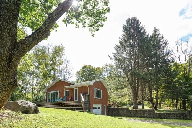 Building Photo - Woodstock/Hunter romantic getaway in nature on 3.5 acres