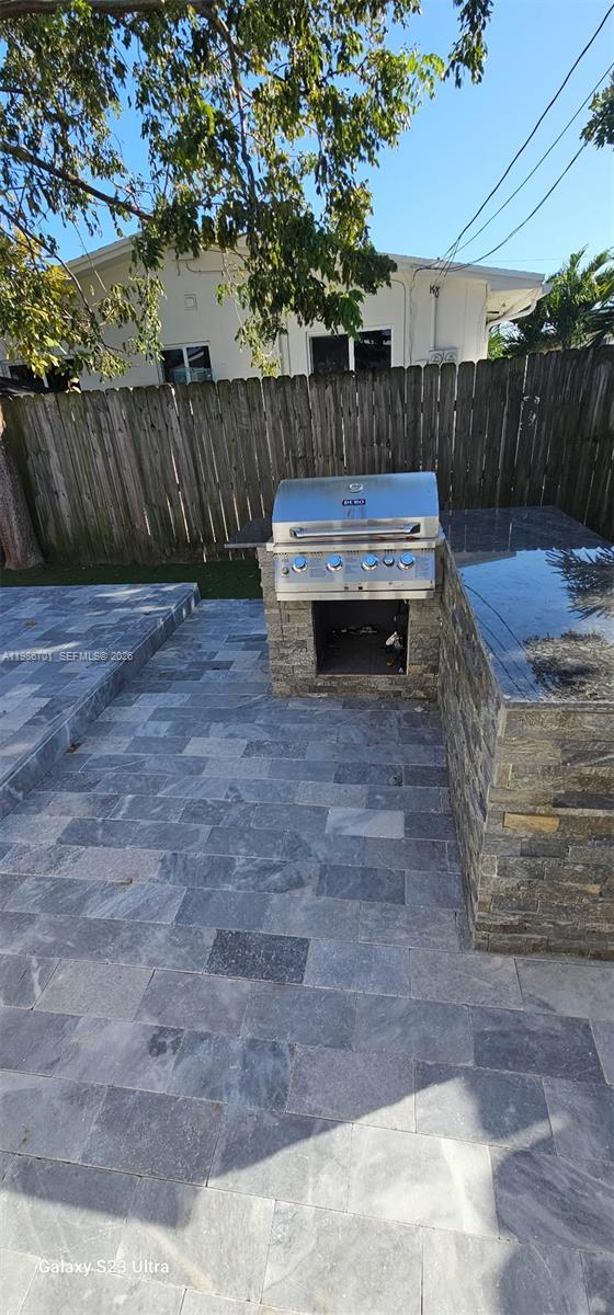 Building Photo - 622 NE 6th St