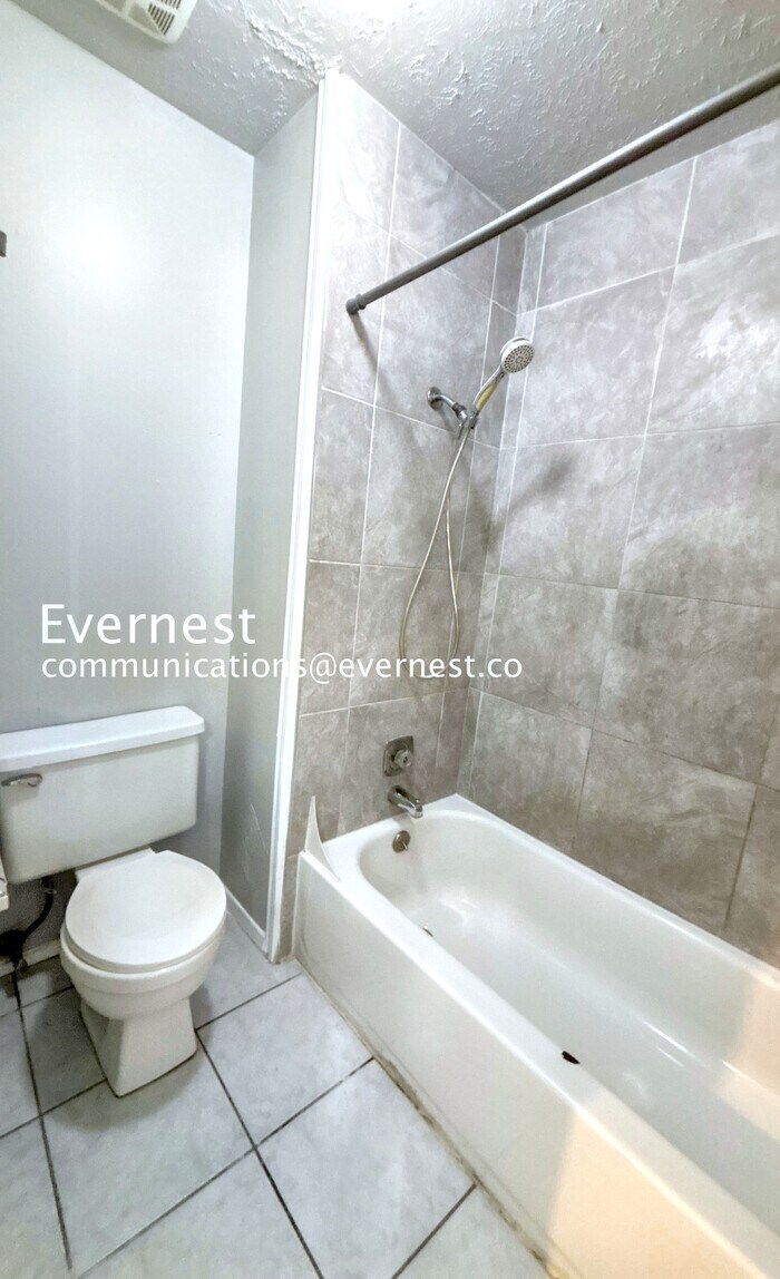 Building Photo - 2315 Hampton Rd