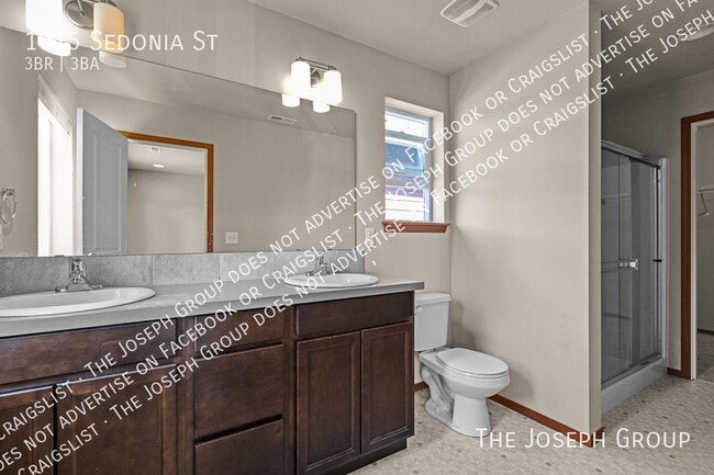 Building Photo - 1015 Sedonia St