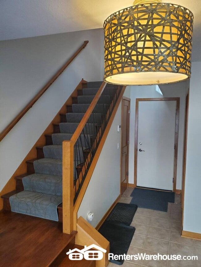 Building Photo - 2 Bedroom, 4 Bath Townhouse in a Great Riv...