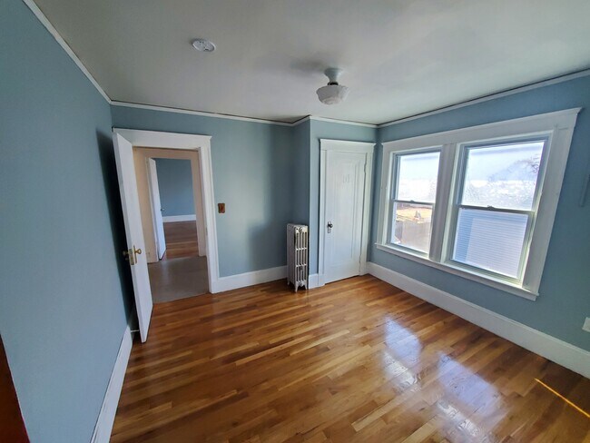 Building Photo - 135 Mills St