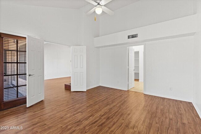 Building Photo - 10956 N 111th St