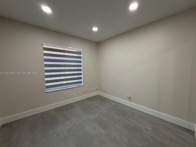 Building Photo - 755 Falling Water Rd