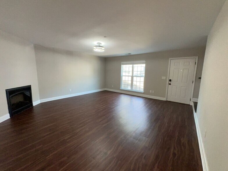 Building Photo - 1126 Maple Tree Ln