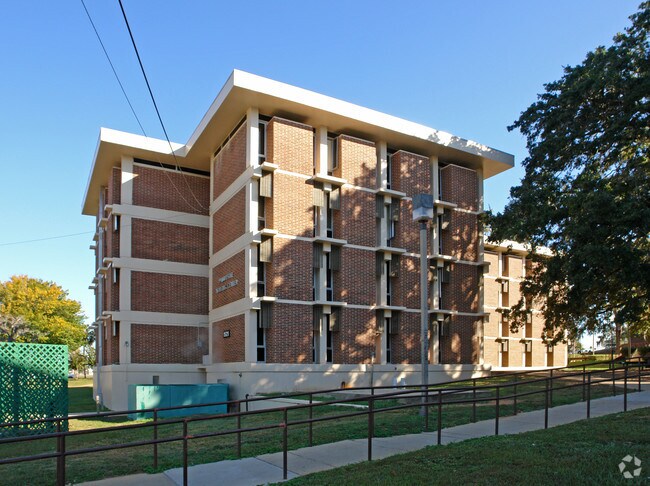 Primary Photo - Paddy Fote Housing Center