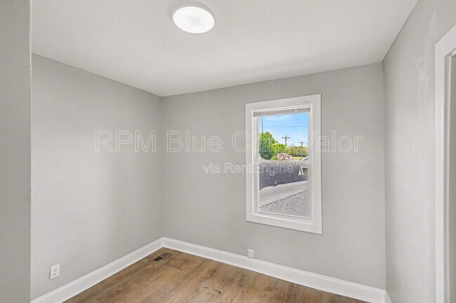 Building Photo - 1710 Lawn Ave