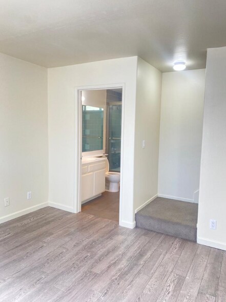 Building Photo - 13012 Riverside Dr