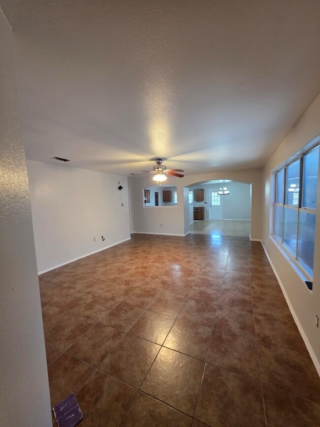 Building Photo - 613 Cuervo Dr