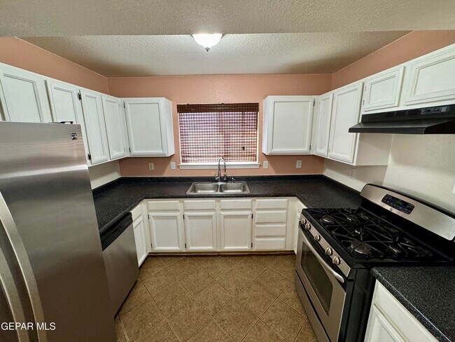 Building Photo - 12270 Tierra Bella Dr