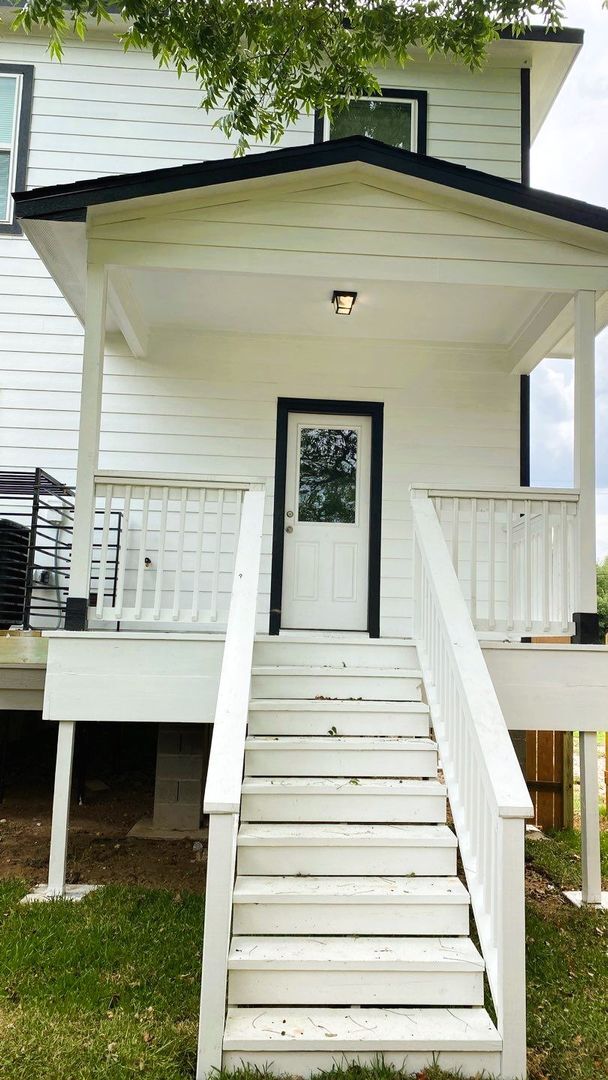 Building Photo - 2218 Bringhurst St