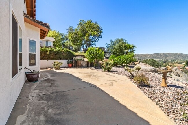 Building Photo - 15543 Vista Vicente Dr