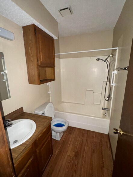 Building Photo - 702 NE 11th St