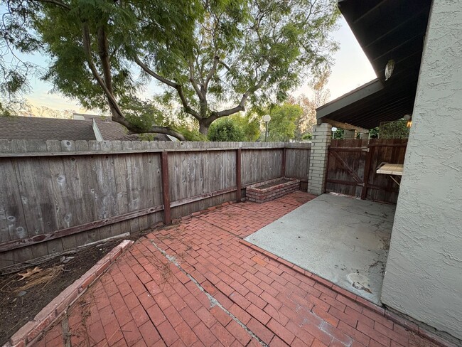 Building Photo - Villa Martinique Town Home!