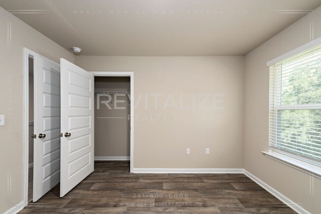 Building Photo - HALF-OFF DEPOSIT SPECIAL! Stunning 2-Story 4 BD 2.5 BA House in Spanish Fort!