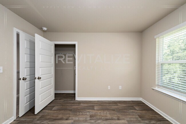 Building Photo - Stunning 2-Story House in Spanish Fort!