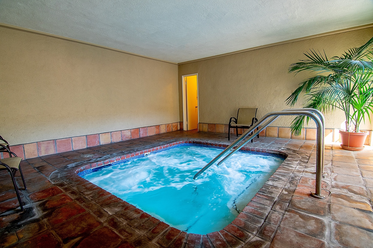 Building Photo - 1221 N Kings Rd