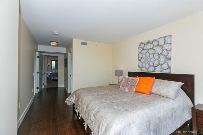 Building Photo - 1551 Ala Wai Blvd