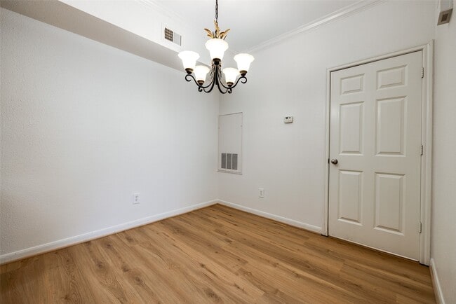 Building Photo - 2255 Braeswood Park Dr