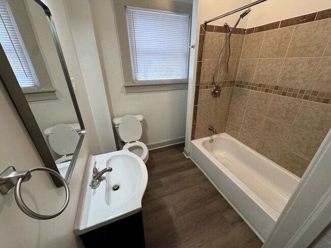 Building Photo - Charming 1BR Apartment in Bristol, TN - Cozy Living Awaits!