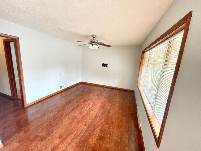 Building Photo - Spacious Ranch in Old Towne – Incredible V...