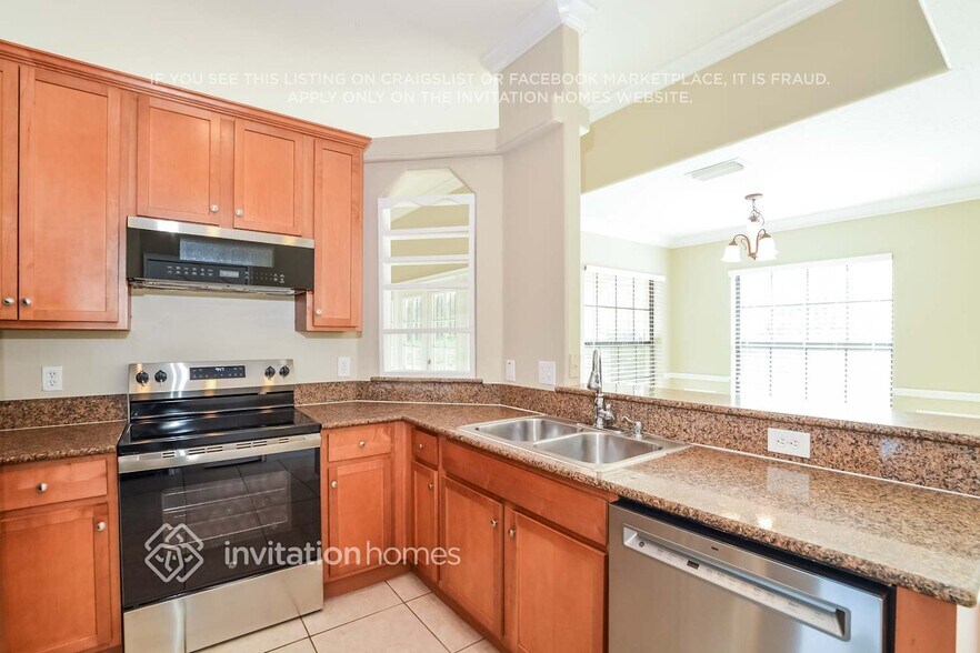 Building Photo - 1476 East Ave