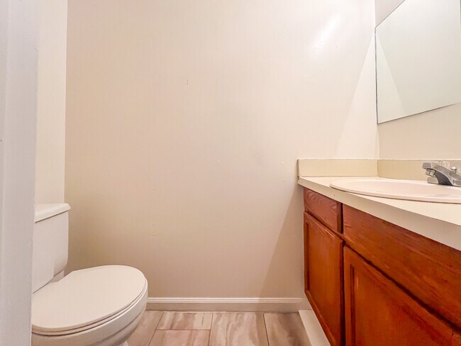 Building Photo - 32 Fox Hill Dr