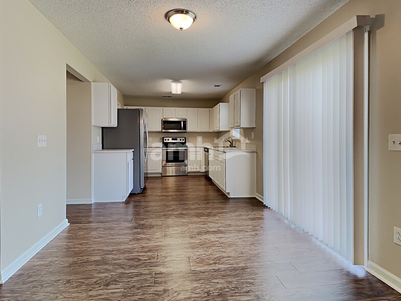 Building Photo - 105 Walton Pl
