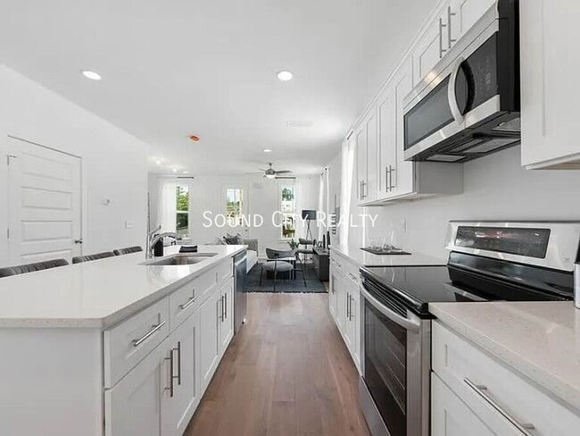 Building Photo - 806 Briar Cir