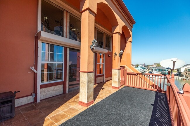 Building Photo - 411 Sailfish