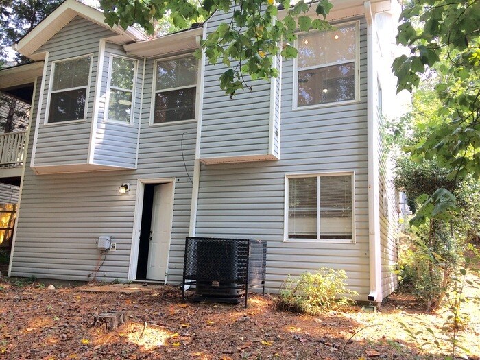 Building Photo - 901 Bradford Ln