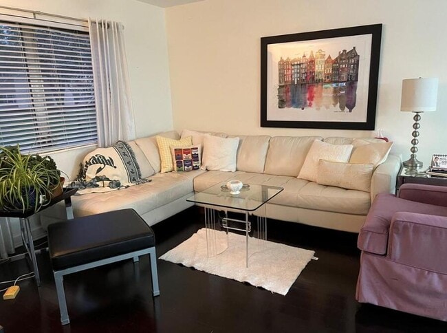 Building Photo - 1950 N Andrews Ave