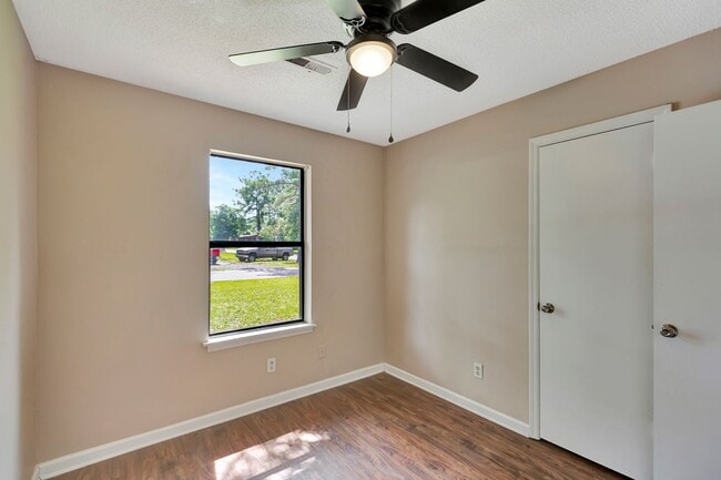 Building Photo - Charming 3BR/2B Duplex in Gadsden Acres – ...