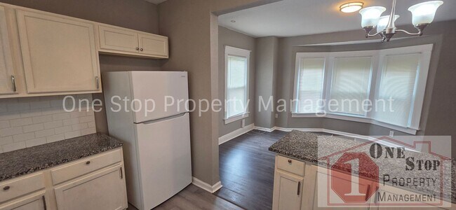Building Photo - Beautiful 4 Bedroom 2 Bathroom in Kansas City!