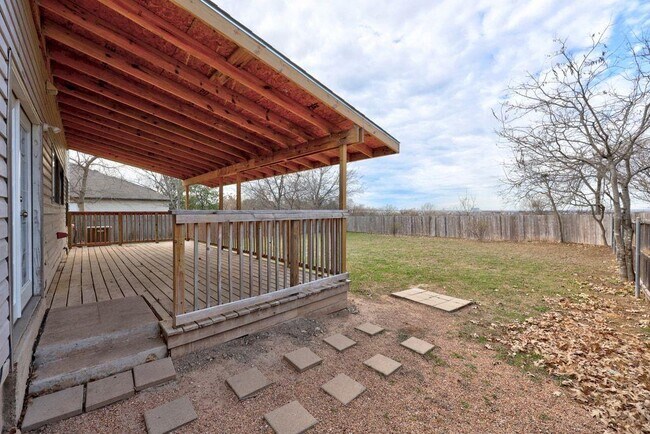 Building Photo - 2928 Donnell Dr