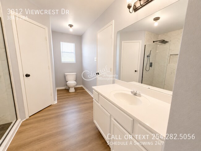 Building Photo - 3012 Viewcrest Dr