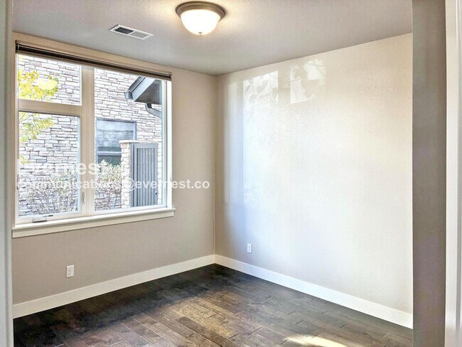 Building Photo - 3 Bed/2 Bath Condo with Garage / Available...