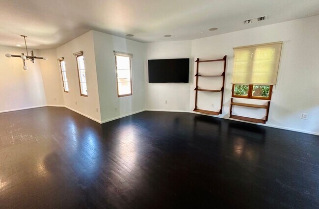 Building Photo - 4246 Lexington Ave