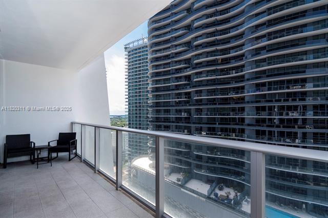 Building Photo - 1010 Brickell Ave