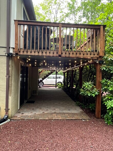 Building Photo - 161 Piney Woods Dr