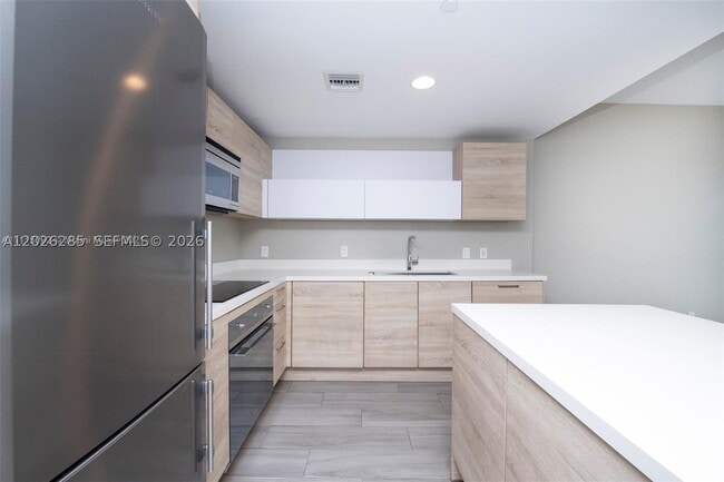 Building Photo - 16385 Biscayne Blvd